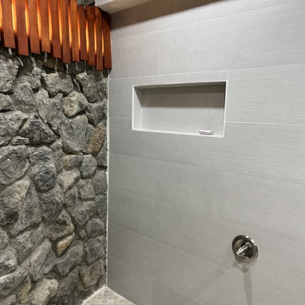 Villa Puerto Escondido master rain shower in Ocotal