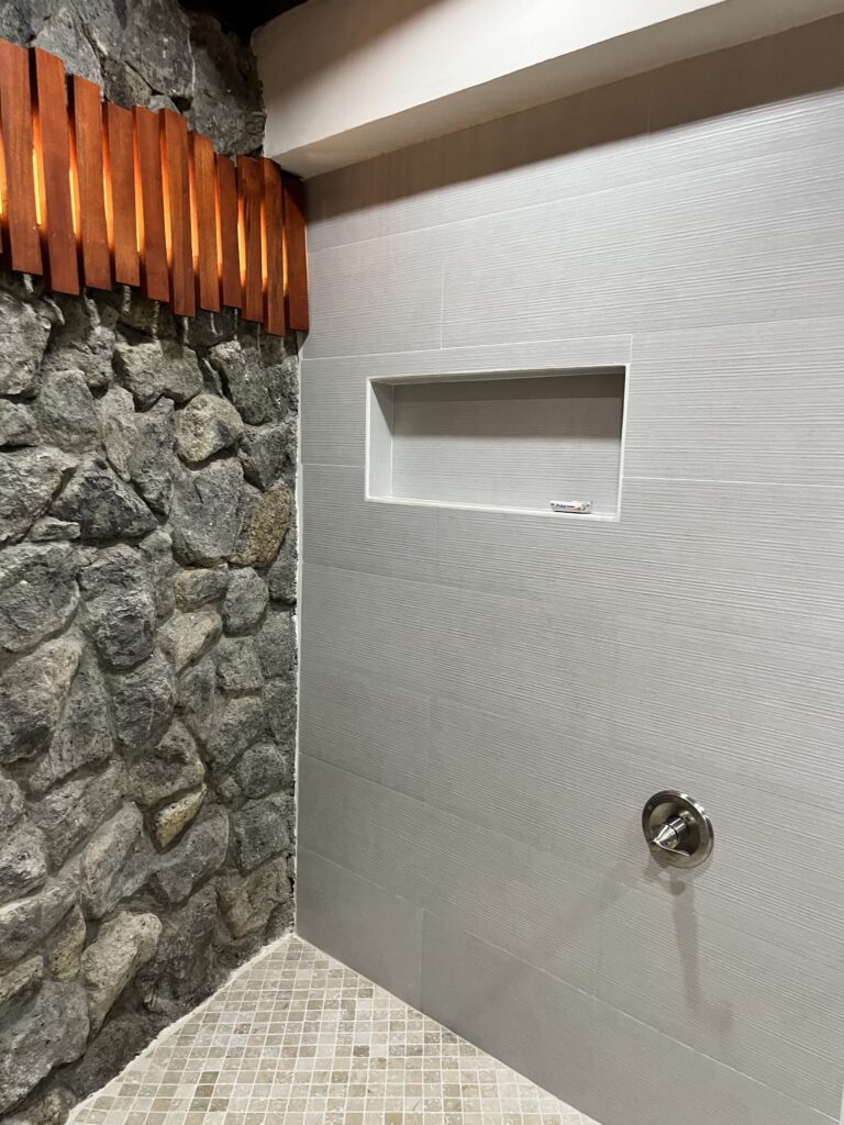 Villa Puerto Escondido master rain shower in Ocotal